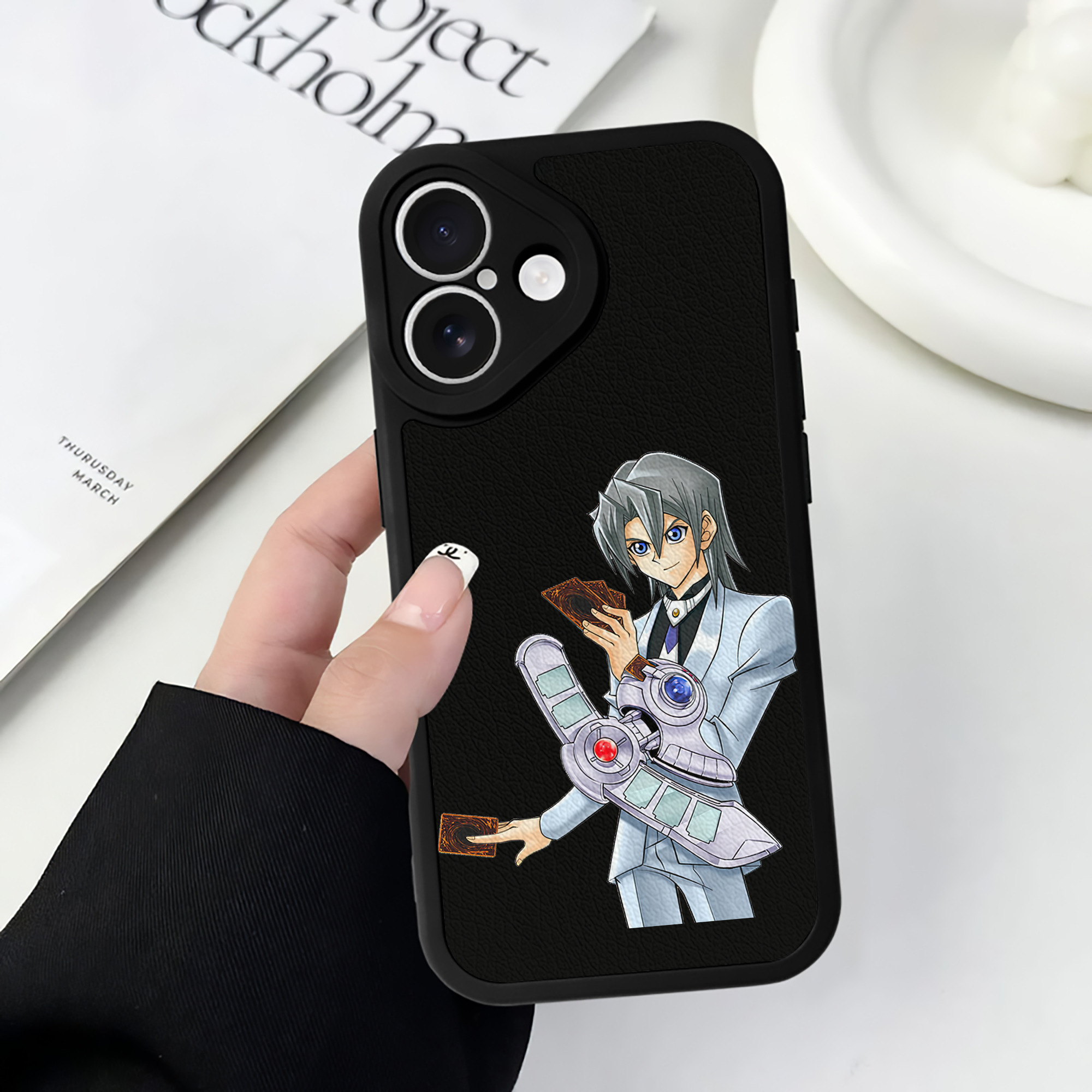 遊☆戯☆王 Yu-Gi-Oh! 【iPhone 16シリーズ対応】シリコンスマホケース（レザー調） 材質：シリコン